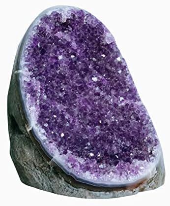 עוצמה עוצמתית סגולה אמטיסט אשכול גביש של סלעים קיצוניים ומאובנים גבישים גבישים סגולים עמוקים. גזים מאורוגוואי